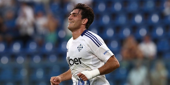 Il bomber dell'estate 2025 in testa subito Azon (Como)