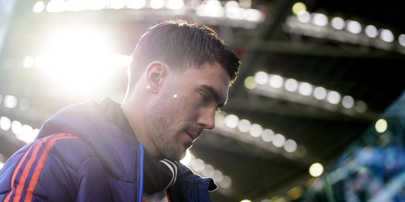 Vlahovic rischia una stagione da fuori rosa alla Juve: vertice prima del ritiro