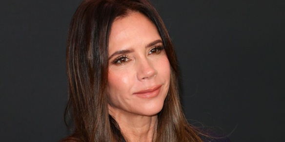 Perché Victoria Beckham non sorride mai in pubblico, svelato il motivo