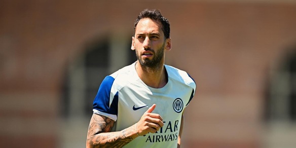 Calhanoglu resta all’Inter: il procuratore smentisce ogni contatto con altri club