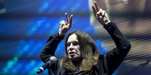 Morto Ozzy Osbourne, leggenda dell'heavy metal e leader dei Black Sabbath: aveva 76 anni