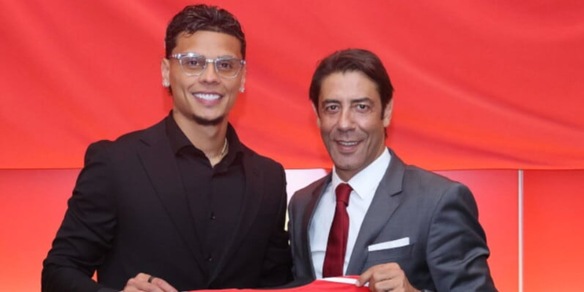 Rios al Benfica, è ufficiale: i tifosi della Roma si scatenano nei commenti social