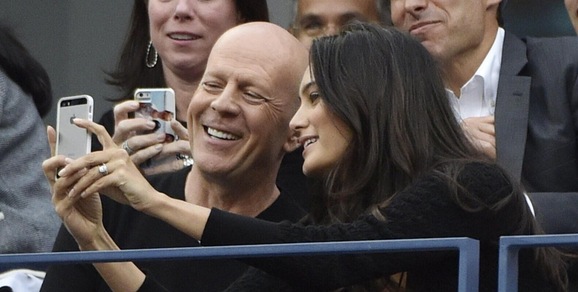 Bruce Willis è molto malato: non riesce più a parlare, camminare, leggere