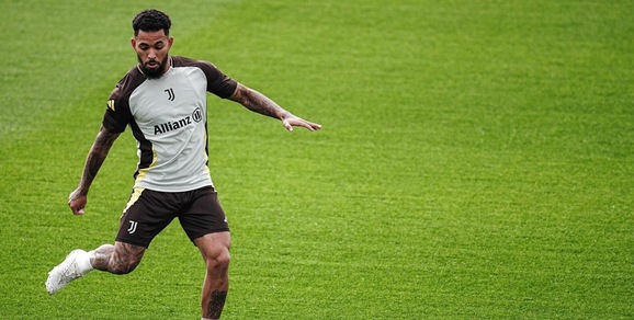 Caso Douglas Luiz, contatti degli agenti con la Juve: quando arriverà alla Continassa