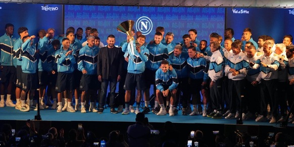 Napoli, la presentazione della squadra ai tifosi: boato per Conte e De Bruyne