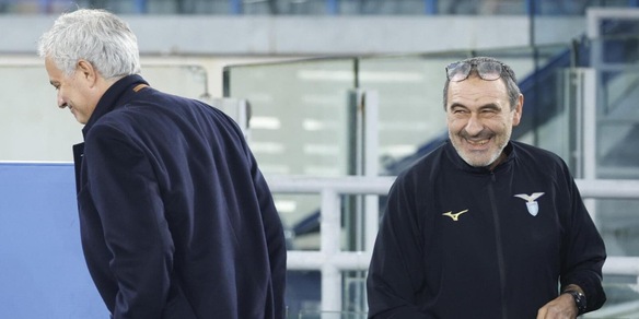 Sarri-Mourinho, abbracci e frecciate. La storia di un derby che ora è amichevole