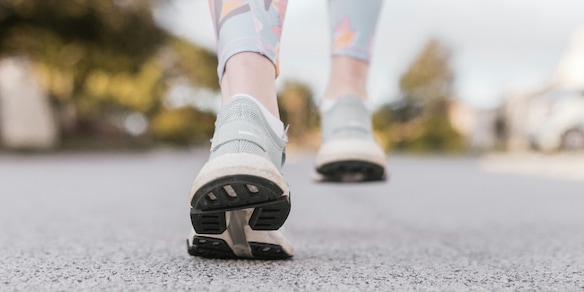 Tutti pazzi per la camminata giapponese, previene gli infarti e aiuta a vivere meglio