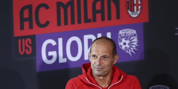 Milan, Allegri: "Napoli favorita per lo Scudetto". Leao: "Cambiato tutto rispetto al passato"