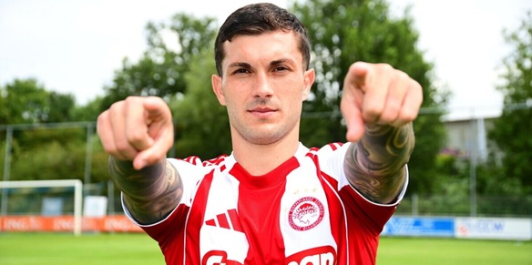 Como, ufficiale la cessione di Strefezza: è un nuovo giocatore dell'Olympiacos