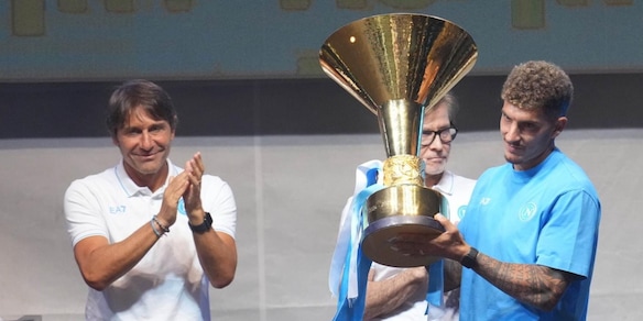 Napoli, bagno di folla per Conte e gli azzurri a Castel di Sangro: "Scritta la storia, ma..."