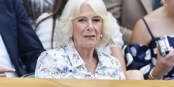 Camilla in vacanza (senza Re Carlo) sullo yacht del miliardario sceicco: scoppia la polemica