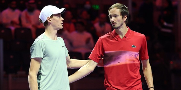 Medvedev, che rivalità con Sinner e Alcaraz: la stoccata e quel paragone con Djokovic sono spietati