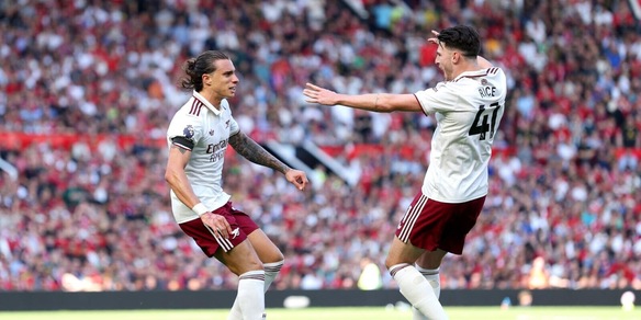 Calafiori regala tre punti all'Arsenal contro lo United. Pari del Chelsea. Ndoye a segno