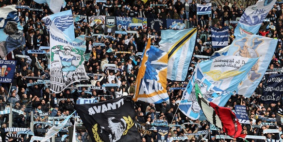 Lazio, in 35 mila all'Olimpico fra rabbia e speranza