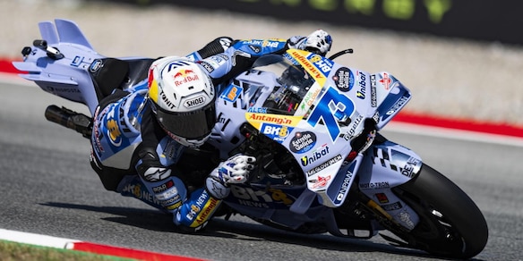 MotoGp, disastroso Bagnaia: ancora eliminato in Q1, partirà 21° in Catalogna. Pole per Alex Marquez