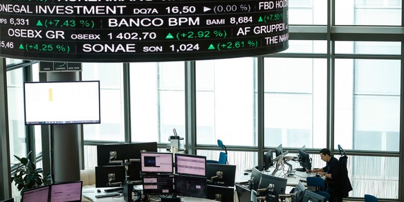 Borsa: Europa in rialzo, Parigi +0,42% in attesa voto fiducia