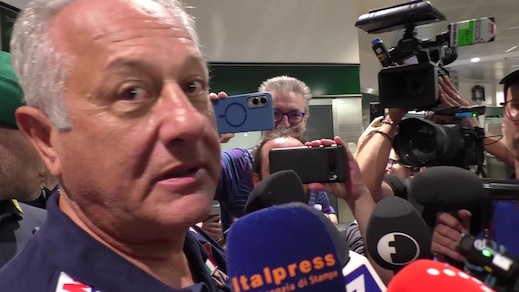 Un cellulare interrompe Velasco...ma è il suo!