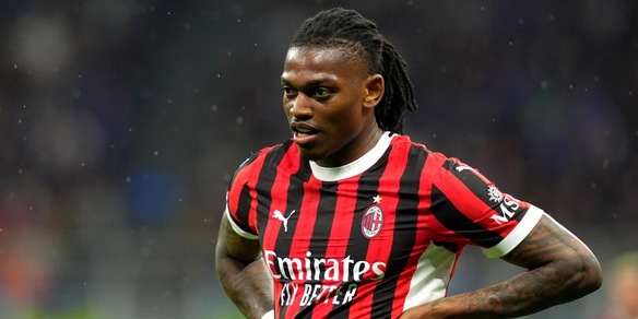 Milan, Leao: "Ho una lesione per cui è meglio non prendere rischi. Io centravanti? Vi spiego"