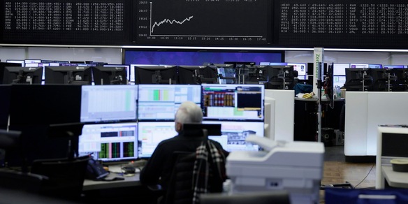 Borsa: l'Europa chiude positiva, Parigi +0,8%