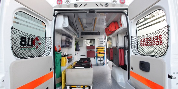 ++ Auto contro palo durante inseguimento Polizia, morto 18enne +