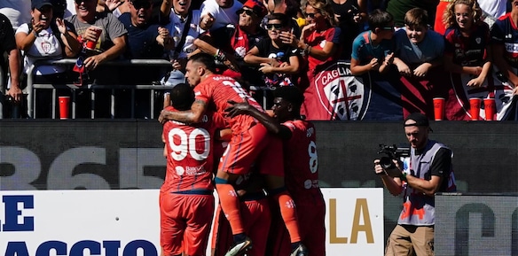 Cagliari, primi tre punti in campionato contro il Parma: decidono Mina e Felici