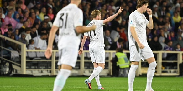 Il Napoli passa a Firenze e raggiunge la Juve in testa