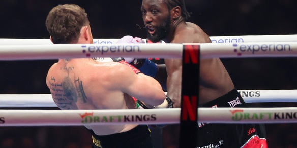 Pugilato: Crawford batte Alvarez, è il nuovo re dei supermedi