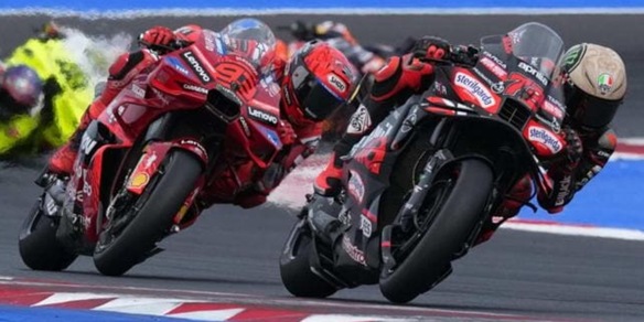MotoGP, Misano: Marquez vince, Bezzecchi lotta ma è secondo. Bagnaia cade