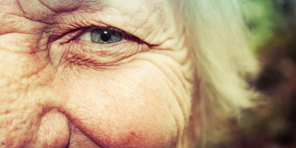 Le 8 cose che fai ogni giorno e fanno invecchiare prima