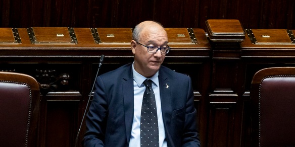 Valditara telefona al padre del quindicenne suicida