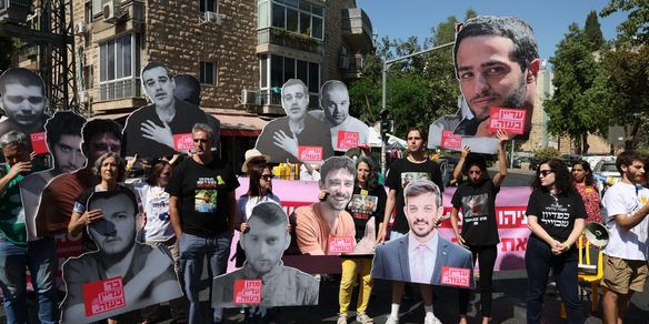 Famiglie ostaggi 'terrorizzate' dichiarano stato emergenza