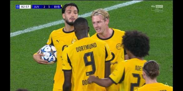 Borussia Dortmund, incredibile lite tra compagni prima di calciare il rigore contro la Juve