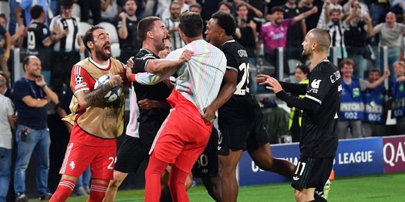 Juve da impazzire: folle 4-4 in Champions contro il Borussia Dortmund. Vlahovic, una doppietta pazzesca!