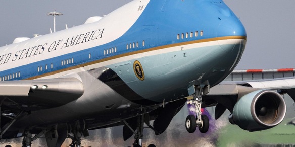 Trump atterra a Londra,al via la visita di Stato bis in Gb