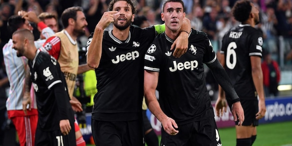 Vlahovic e il gesto di Locatelli ai tifosi dopo il pari della Juve: social impazziti