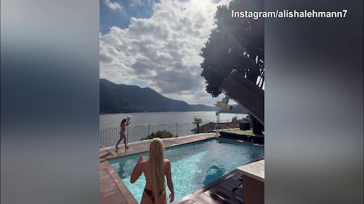 Alisha Lehmann, palleggi a bordo piscina