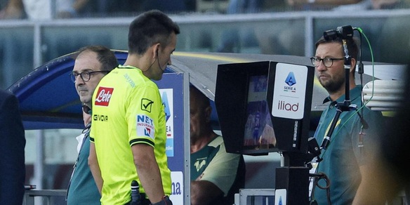 Juve, tifosi inferociti sui social dopo il pari con il Verona: l’arbitro scambia Joao Mario con Kalulu