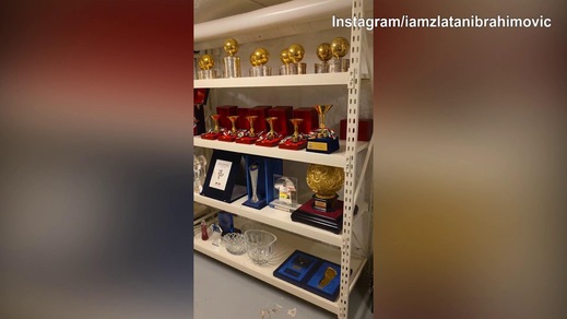 Ibra mostra la sua super sala trofei: "LegaZy"