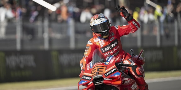 Marc Marquez vince il Mondiale e raggiunge Valentino Rossi. Bagnaia trionfa nel Gp del Giappone