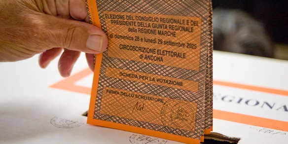 Nelle Marche affluenza definitiva al 50,01%, in calo di 10 punti