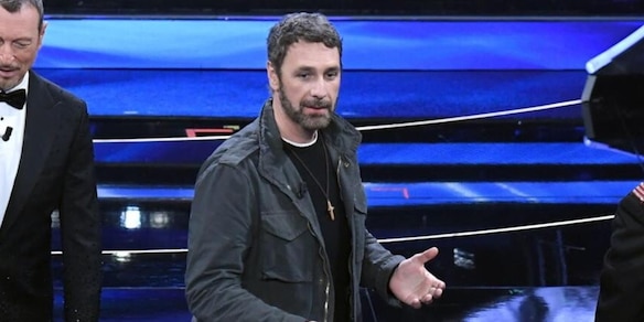 Raoul Bova, i paparazzi lo fotografano a Roma con una collega