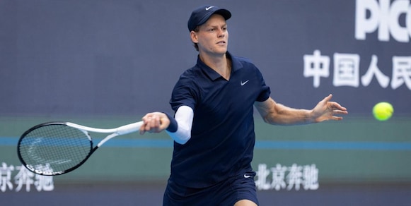 Sinner in finale a Pechino: battuto De Minaur in tre set