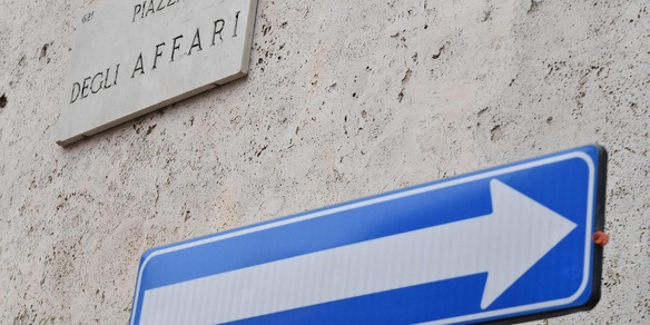 Borsa: Europa incerta dopo l'avvio di Wall Street, Milano +0,15%