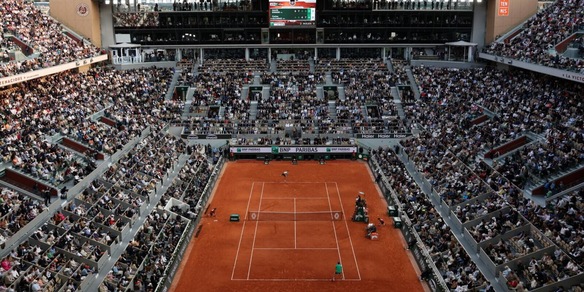 Il Roland Garros resta l'unico Slam che non si piega alla tecnologia: la scelta divide e fa discutere