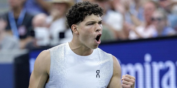 Shelton, rientro da incubo a Shanghai sotto lo sguardo di Sinner