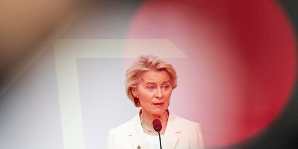 Von der Leyen, prossima settimana strategia su Ia applicata