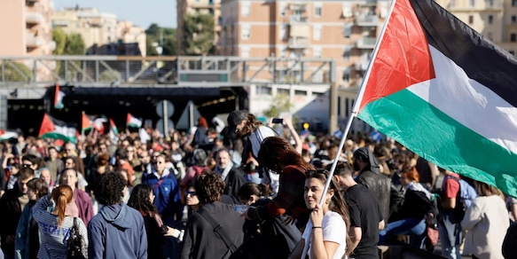 Sciopero per Gaza, il corteo a Coverciano: “Non giocate Italia-Israele”