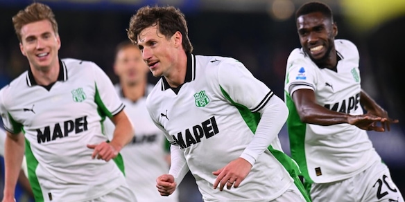 Il Sassuolo vince a Verona, bis di Grosso: decide Pinamonti, ancora a secco Zanetti