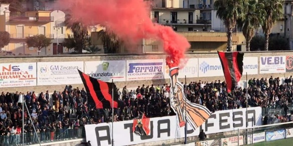 Palmese nei guai. Di Costanzo si gioca tutto con la Nocerina. Ma i tifosi sono in rivolta