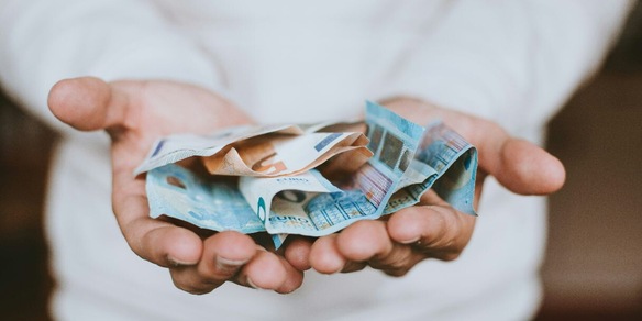 Né 50 né 90 euro: quanti soldi avere a casa per le emergenze, secondo la BCE